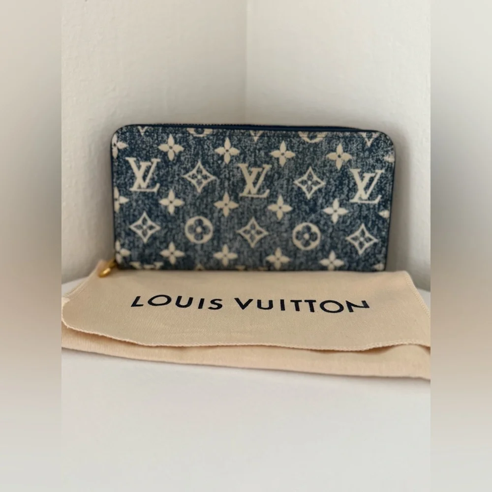 LOUIS VUITTON Zippy Denim Wallet - Picture 1 of 8